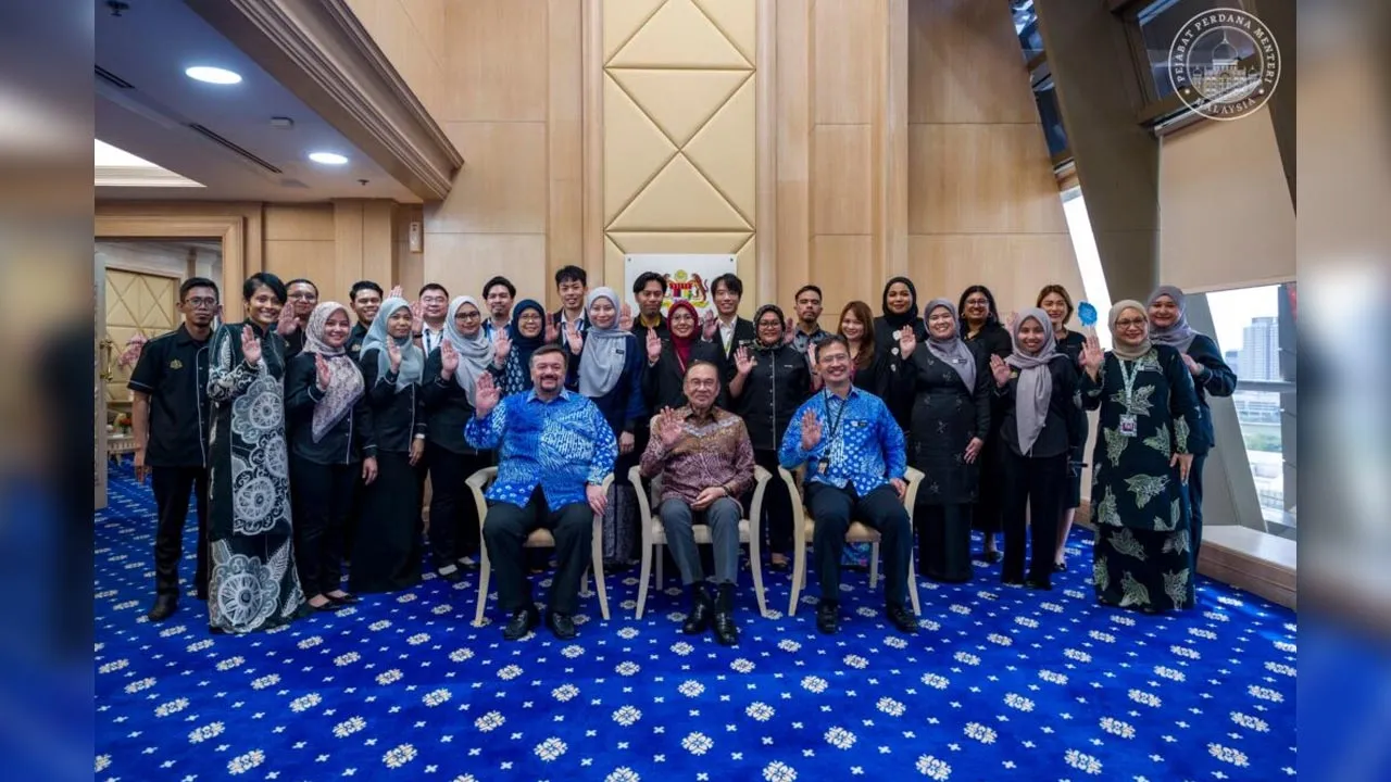 61760059659_BelanjawanMADANI.jpg
