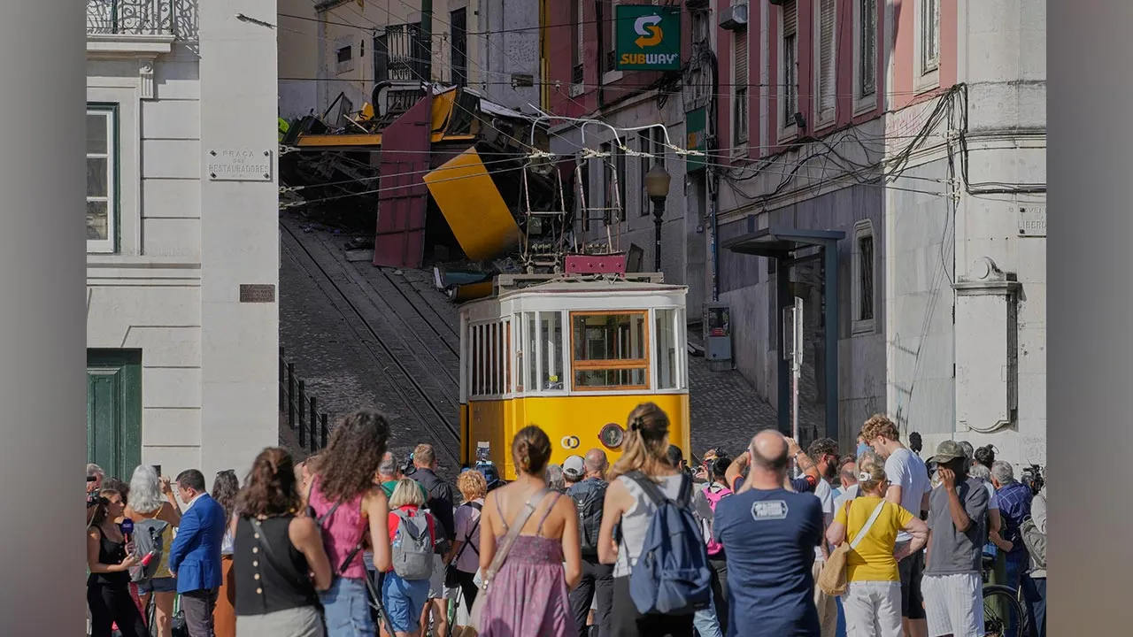 61757021104_TBstreetcar.jpg