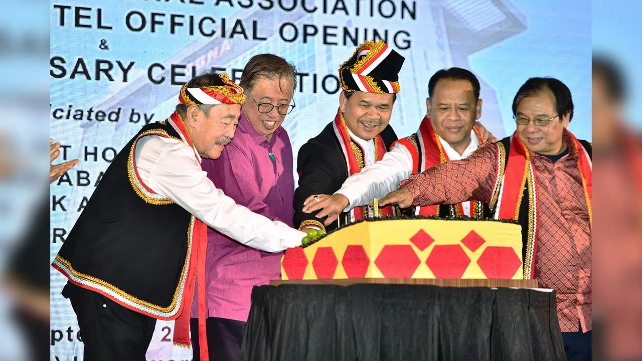 41757819408_AbangJohari.jpg