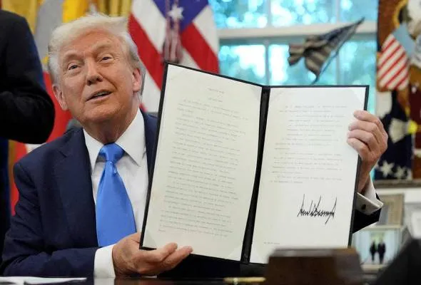 41758533400_PresidentDonaldTru.jpg