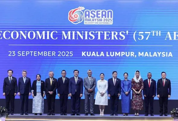41758683008_ASEANEconomicMiniste.jpg