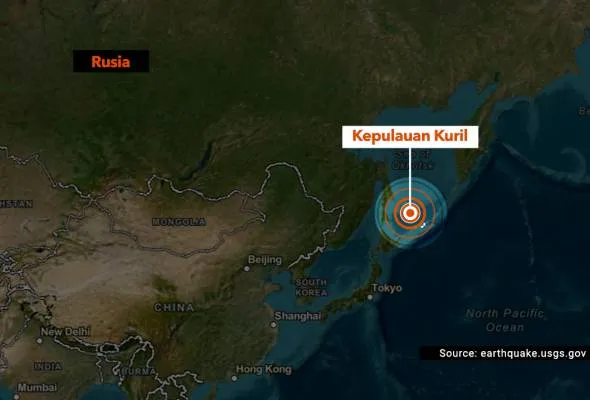 Pusat gempa pada kedalaman 404.9 kilometer itu pada awalnya ditentukan berada pada latitud 47.51 darjah utara dan longitud 147.45 darjah timur.