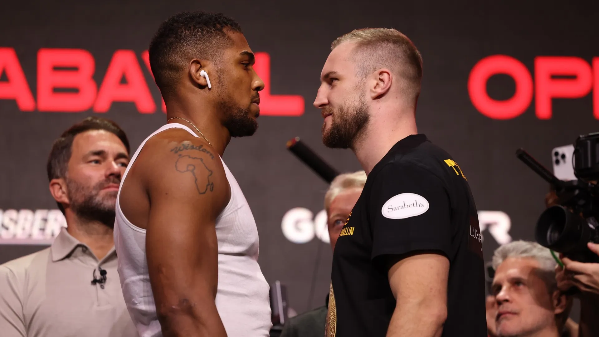 anthony-joshua-and-otto-wallin_1pmo7o2jyjr851tb84dp9chd0y.jpg