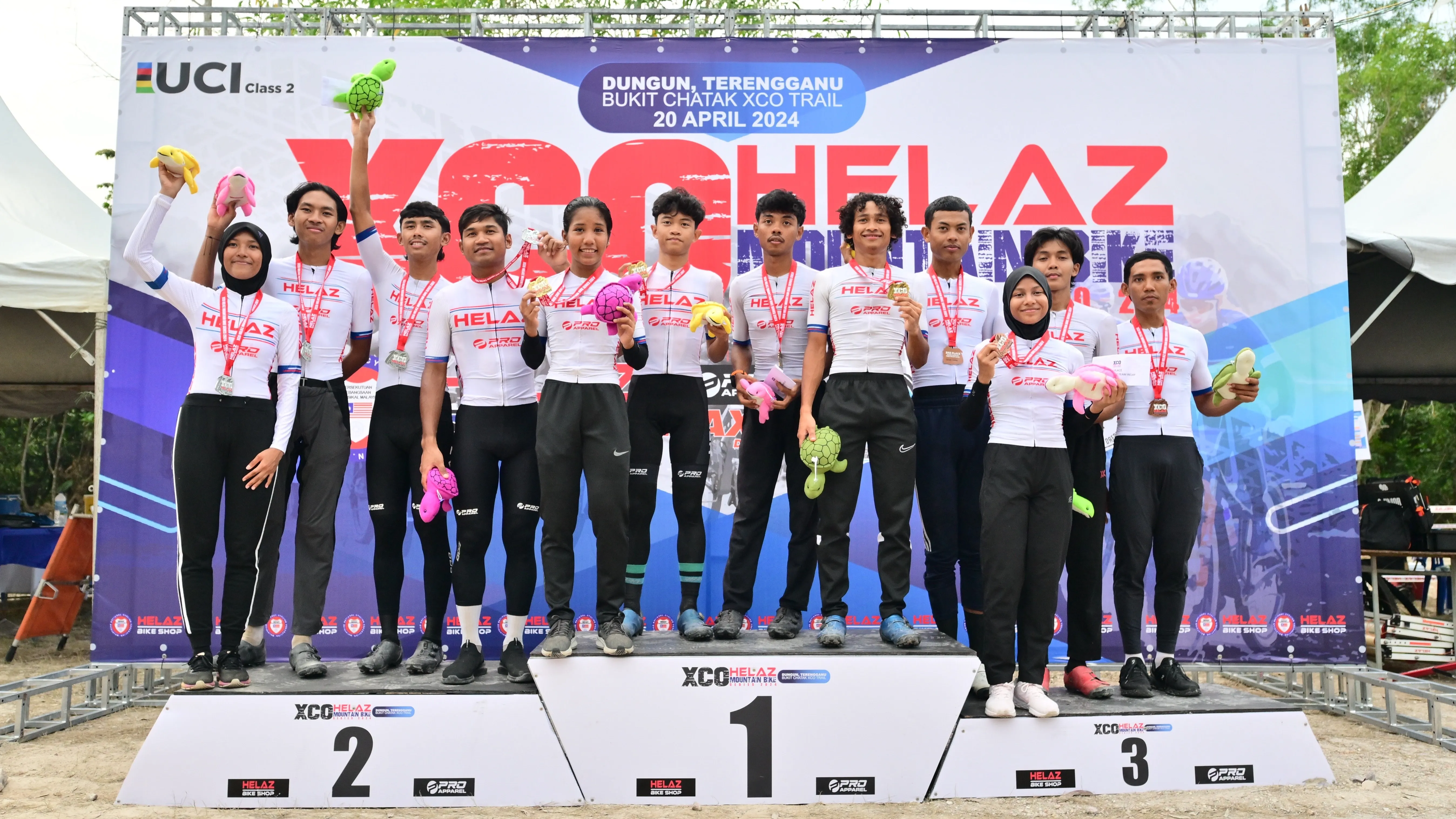 helaz-cycling.jpg