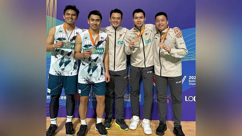 sze-fei-and-friends.jpg