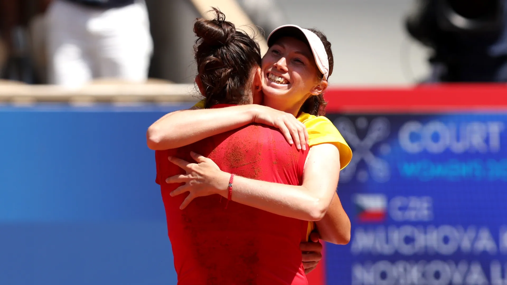 cristina-bucsa-and-sara-sorribes-tormo_x3g5qumvdq3i18hhgo59v6ug8.png