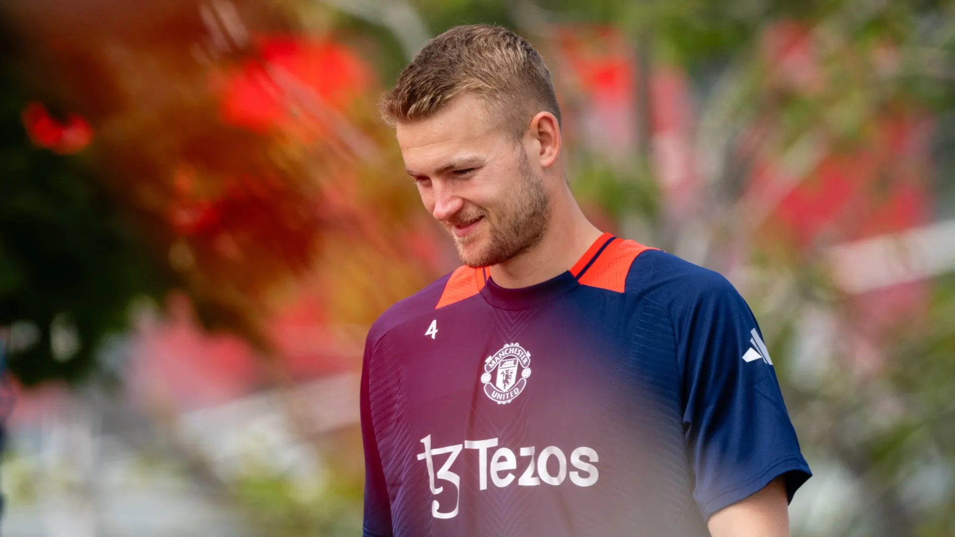 de-ligt_1weee7woaegm51csd5fjwmv17z-(1).jpg