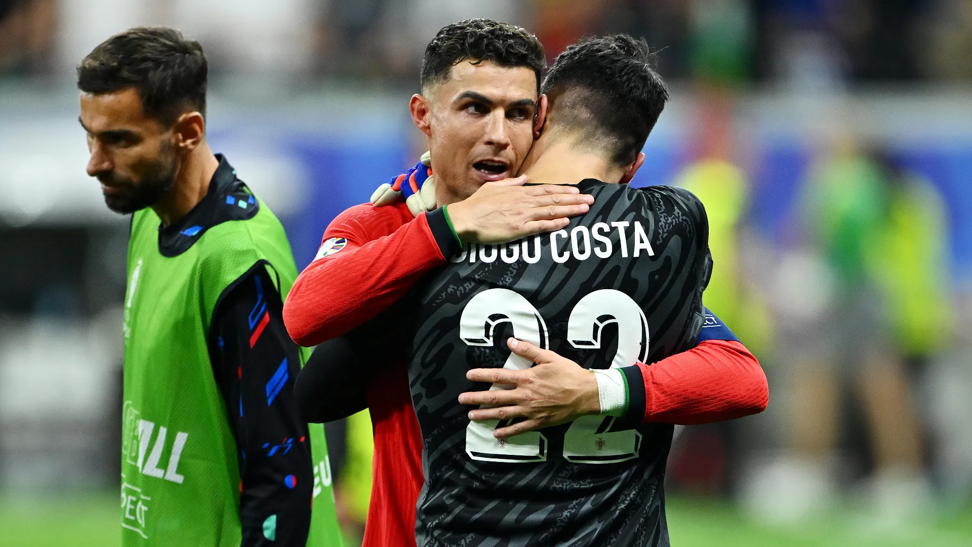 cristiano-ronaldo_131rxe62dk7041psm9av1fly37.jpg