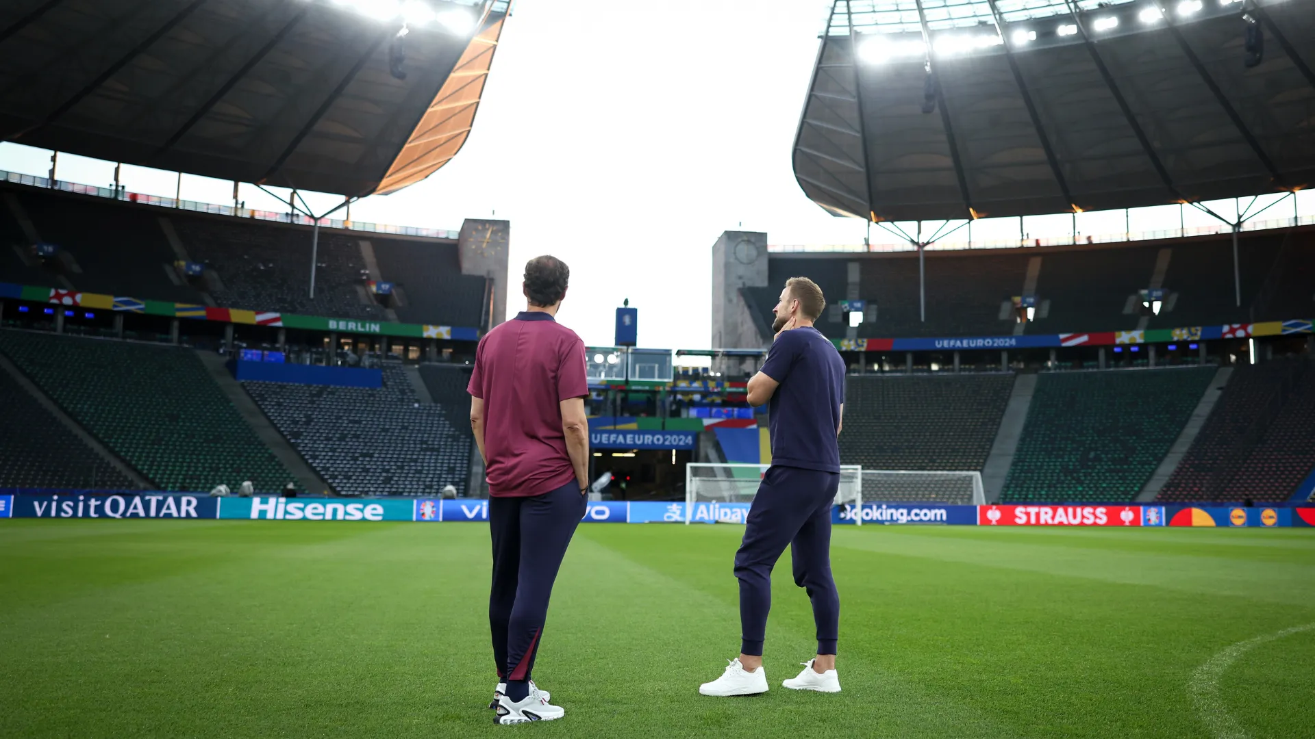 gareth-southgate-and-harry-kane_c89d8xxpodr410pqp7i4lfpdl.png