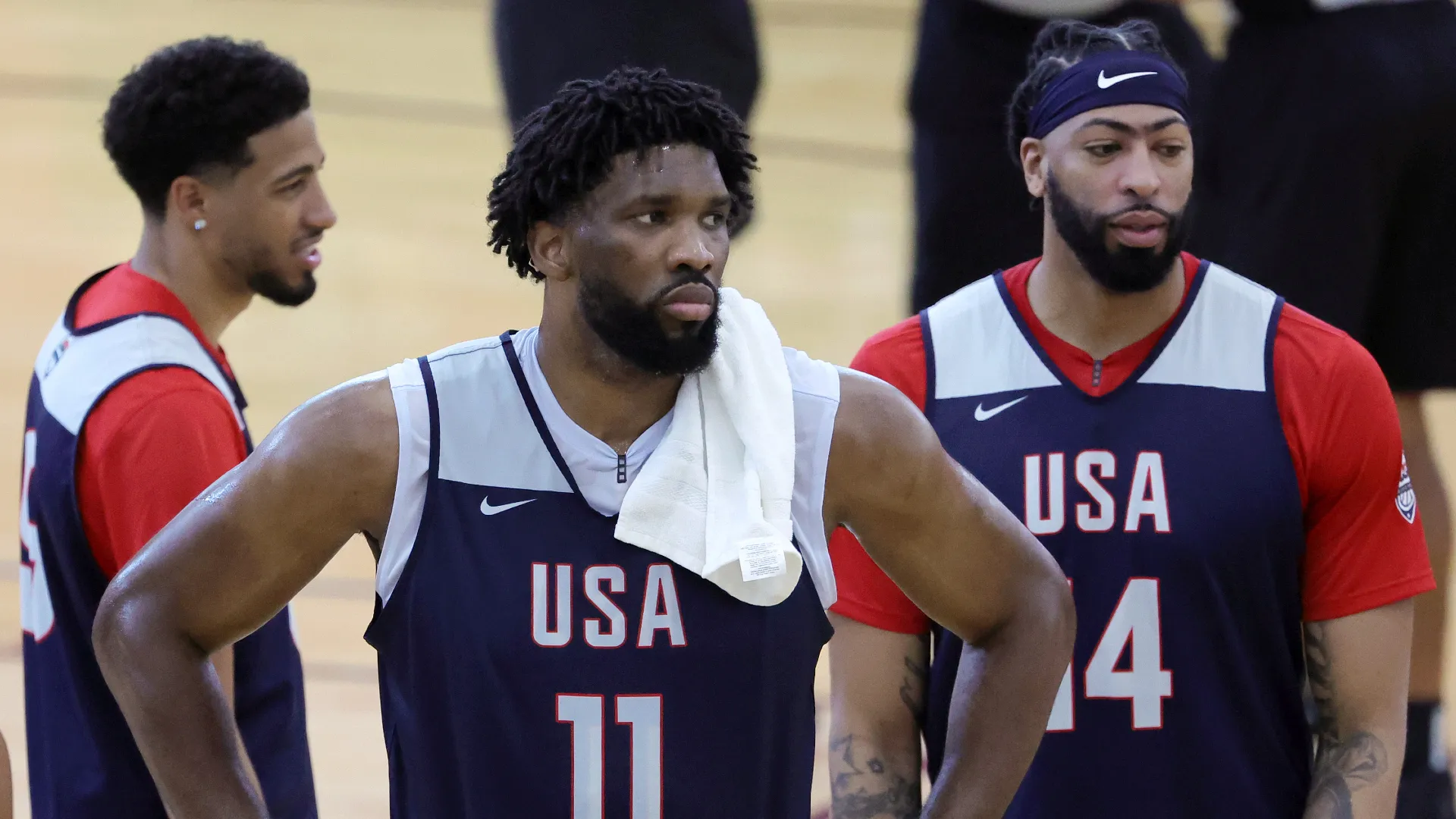 joel-embiid-and-anthony-davis_1pd5d5uz4oreo18vvqa8rws85d.jpg