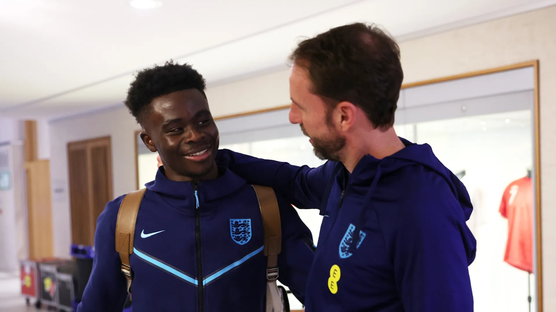 gareth-southgate-and-bukayo-saka_18pnz4m67tnf51mhwiowfxogg1.jpg