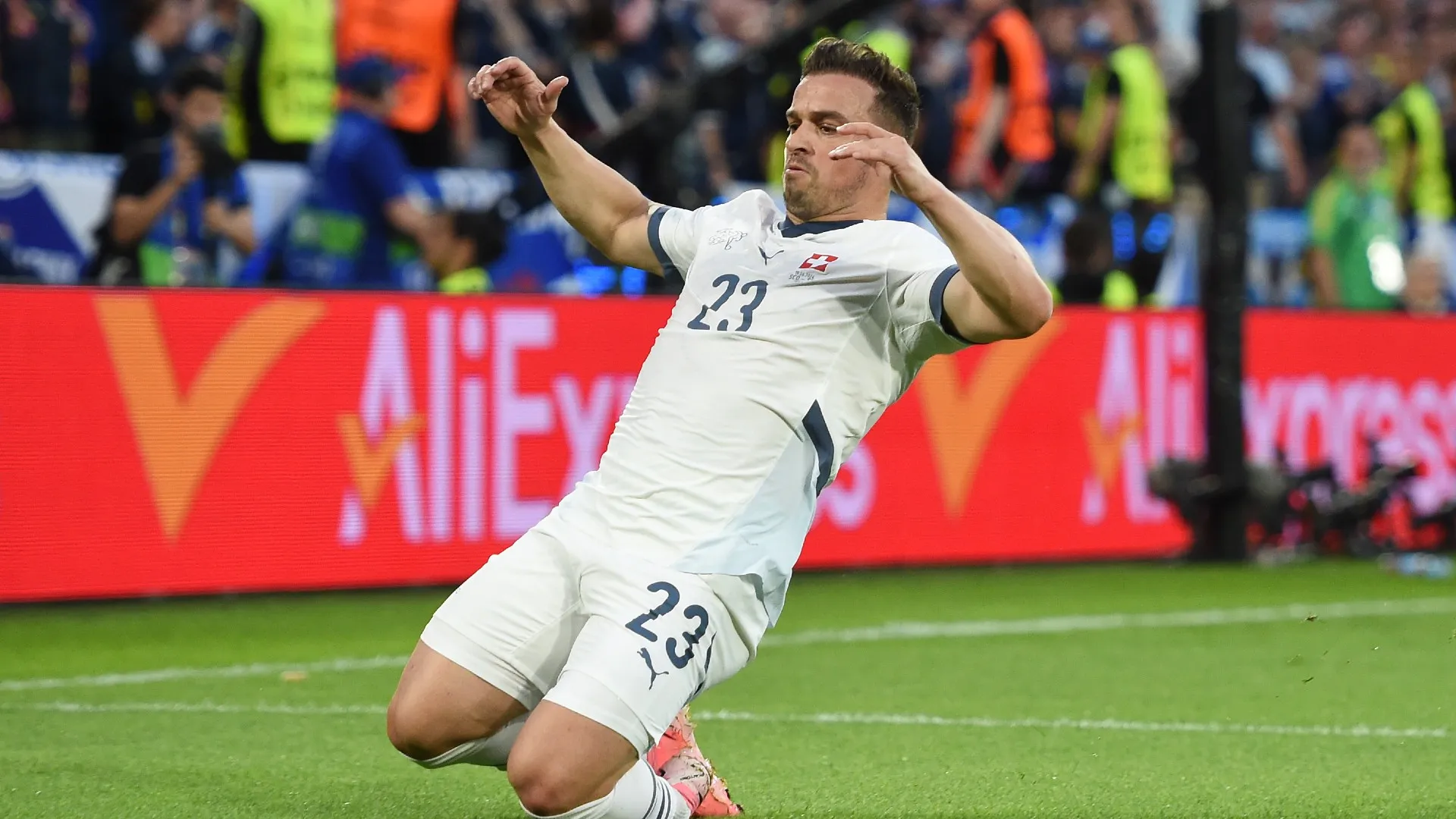 shaqiri_7xdv30wz9vr11lf23sbrmtf8m.jpg
