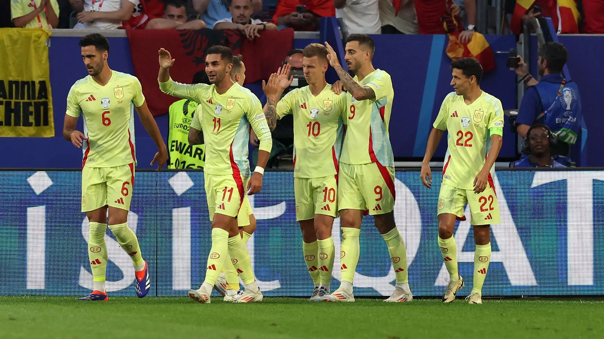spain-v-albania_1utl88nn63xnt10gtzz4ol1fb8.jpg