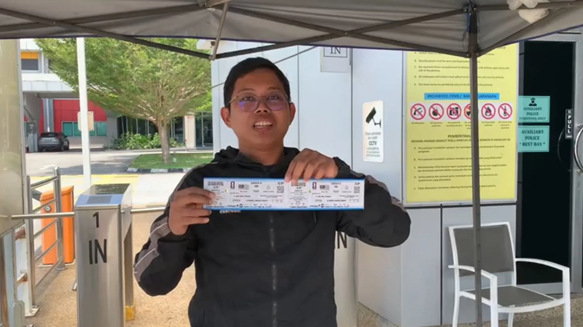 tiket.jpg