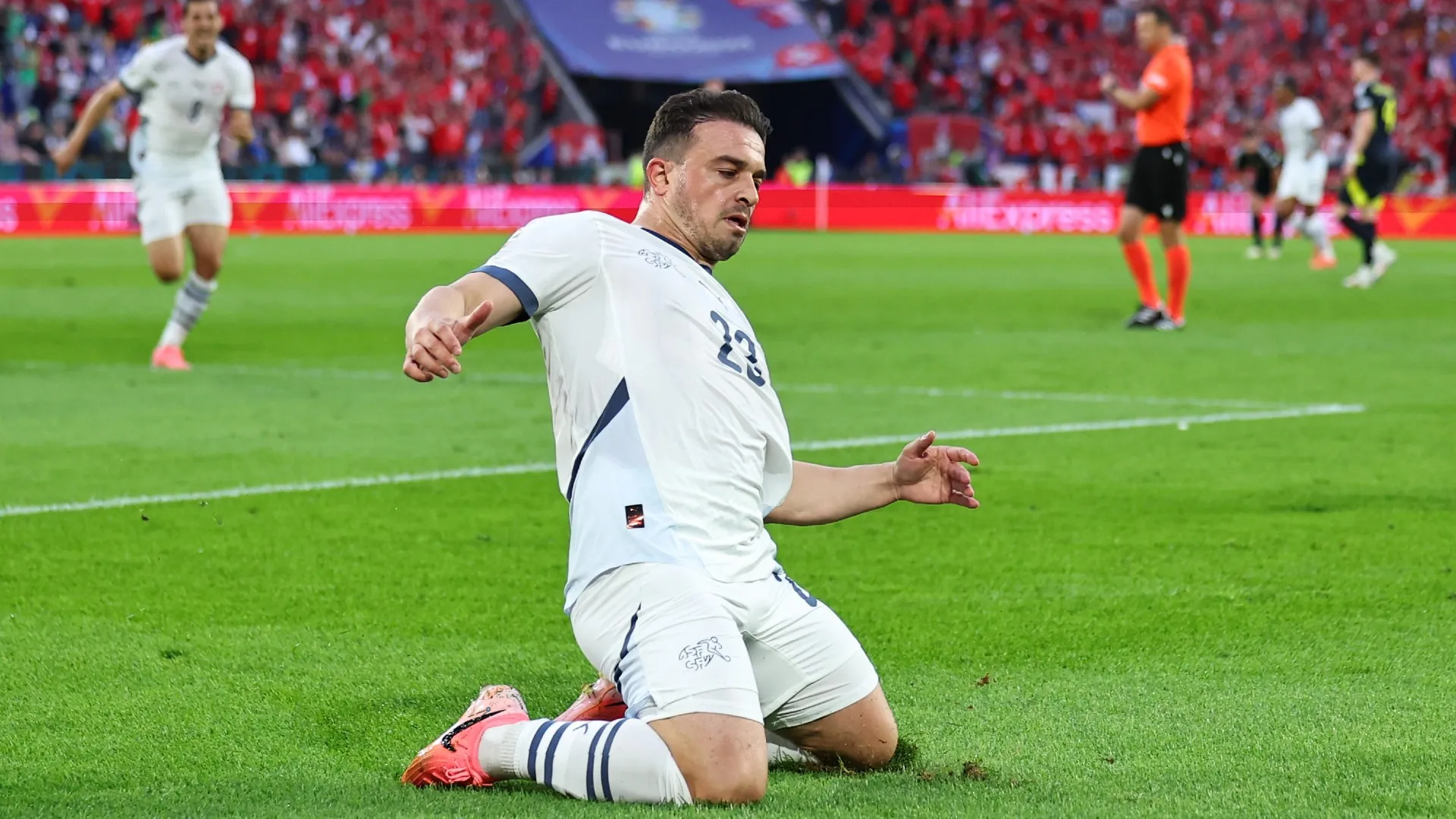 xherdan-shaqiri_1s09wd8jy2qgm18bzfq5v0h531.jpg