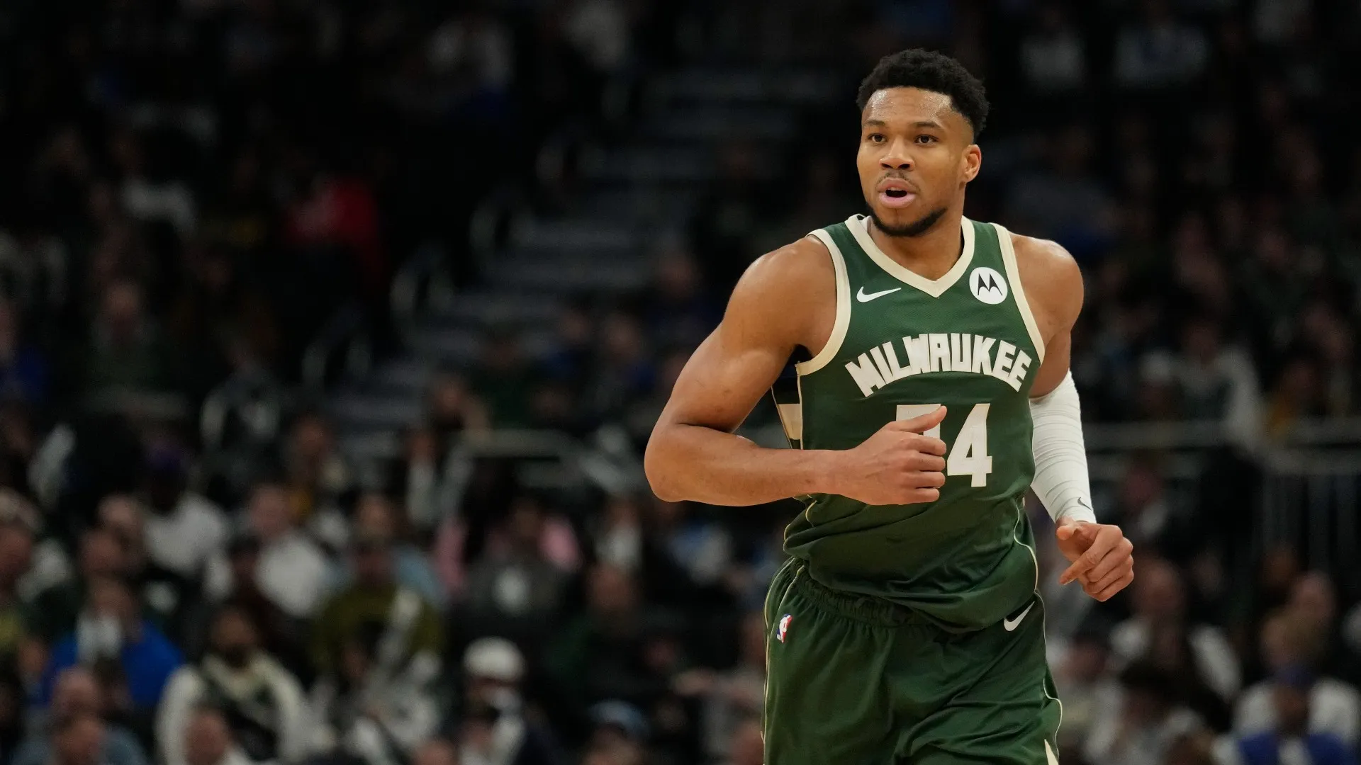 giannis-antetokounmpo_10ytso0t7owpn1ibkp1m1bfqc2.jpg