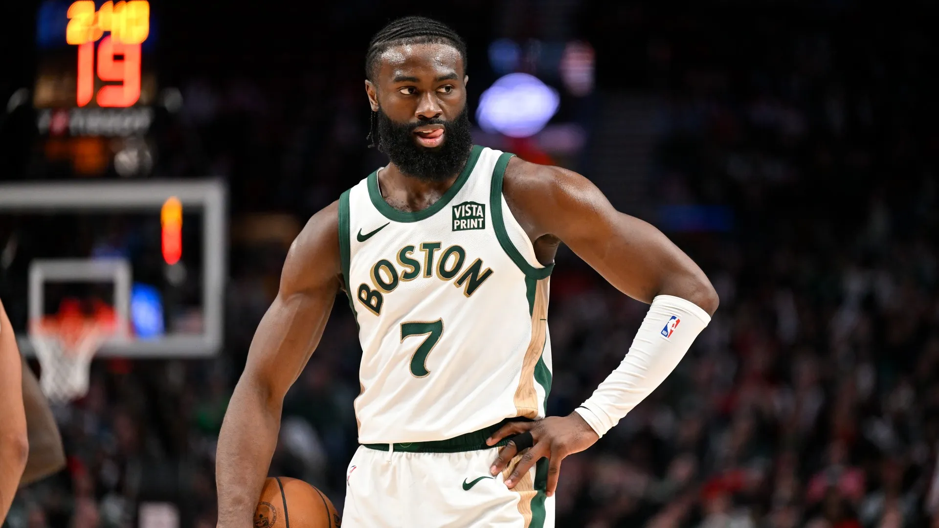 jaylen-brown_686shmysmtt01oekva1ongh5o.jpg