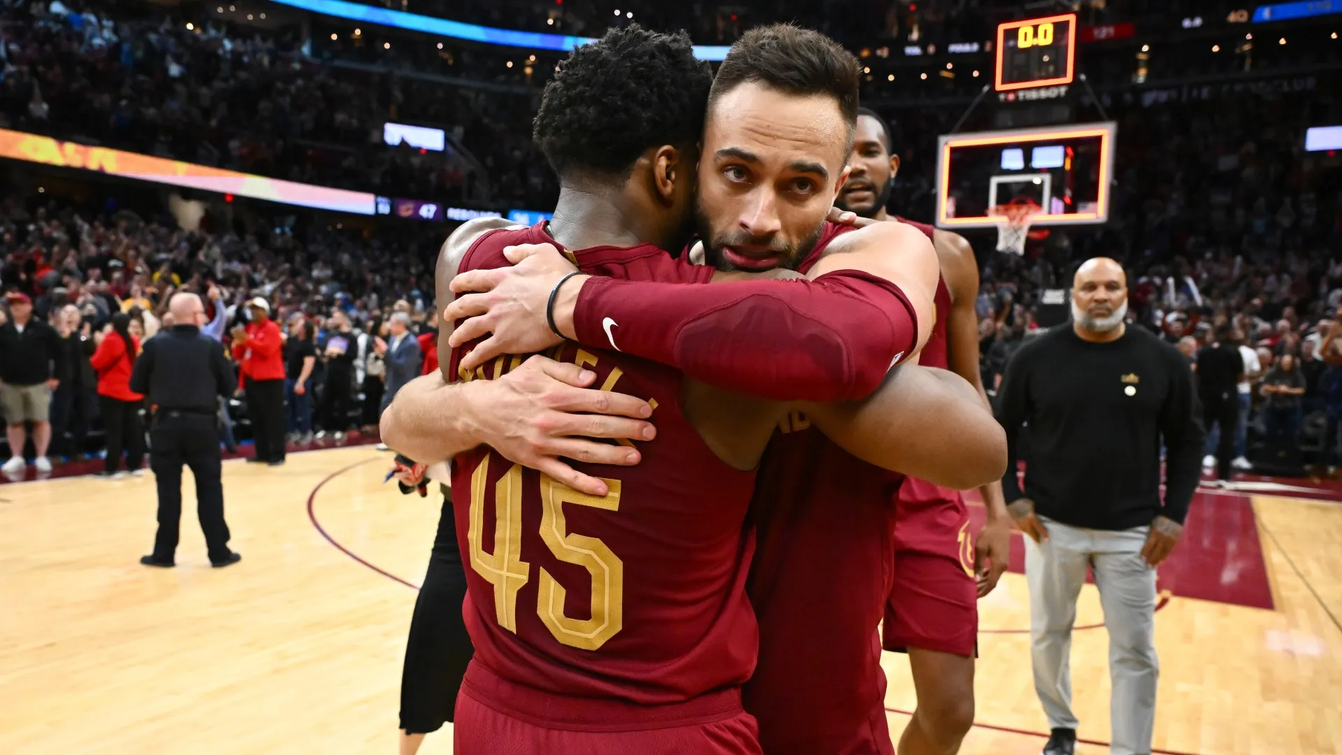 max-strus-and-donovan-mitchell_cvv52bdnj9af1iwj1co7svc9e.jpg