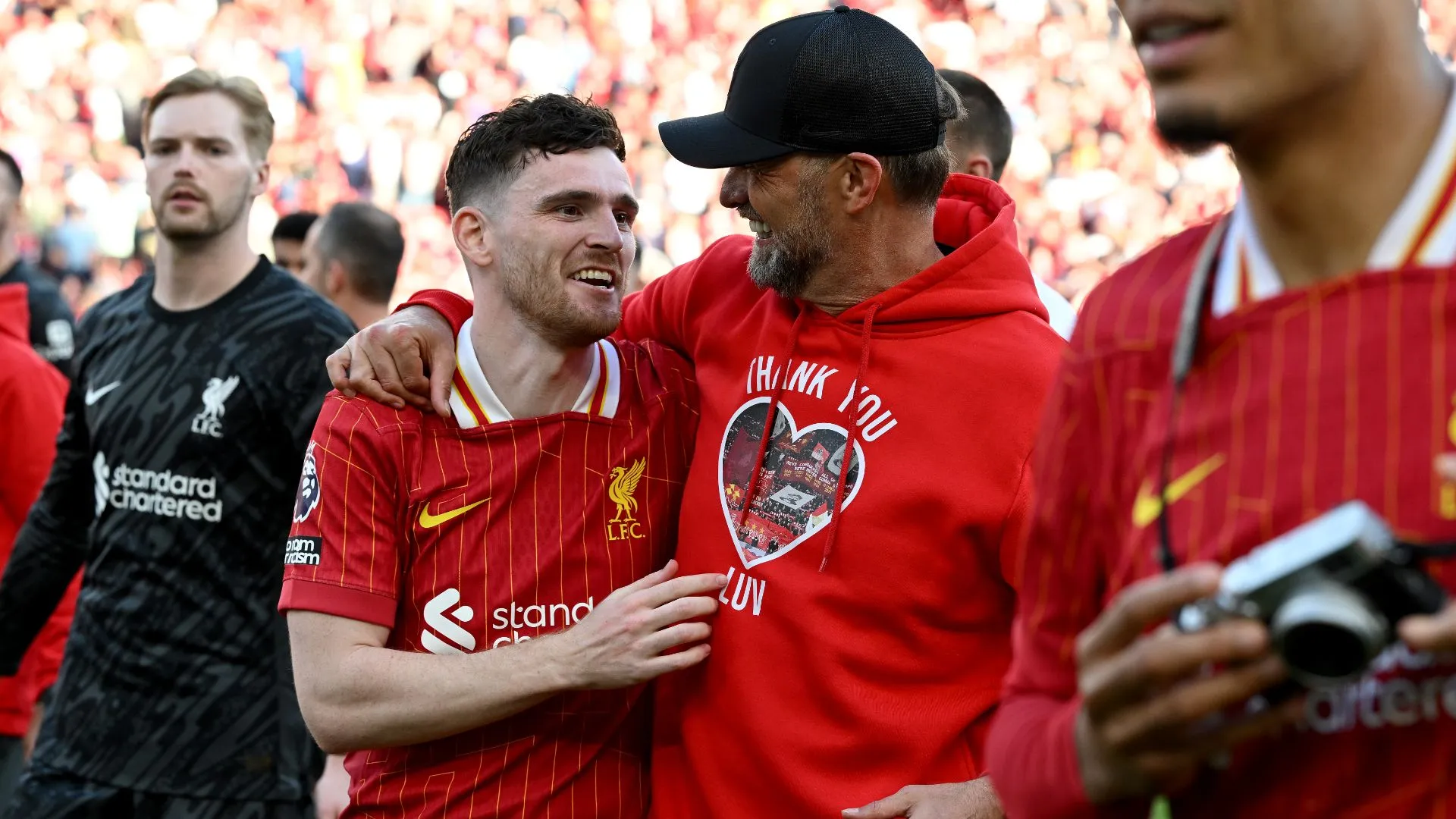 andy-robertson-jurgen-klopp_gh5m6cqtifua171ho8p8yoncg.jpg