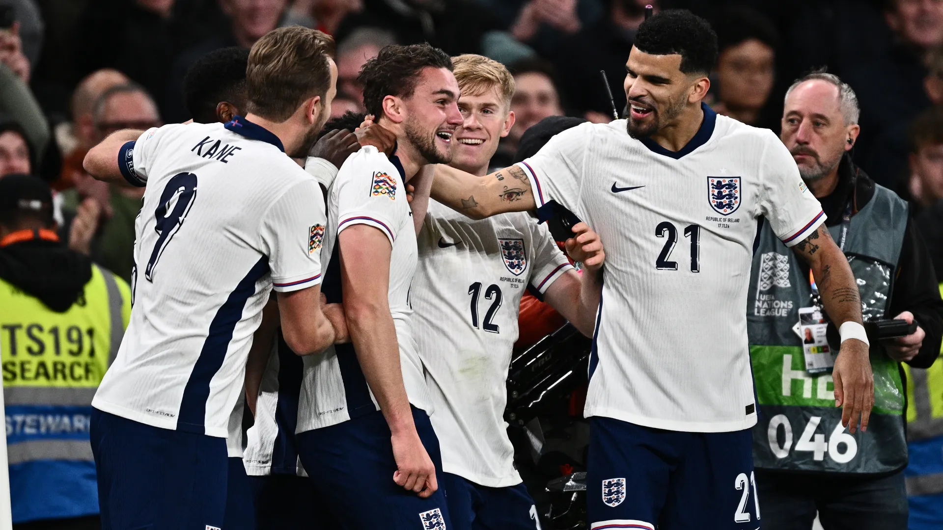 england_14ybuetv2r43d1t761drfdtee2.jpg