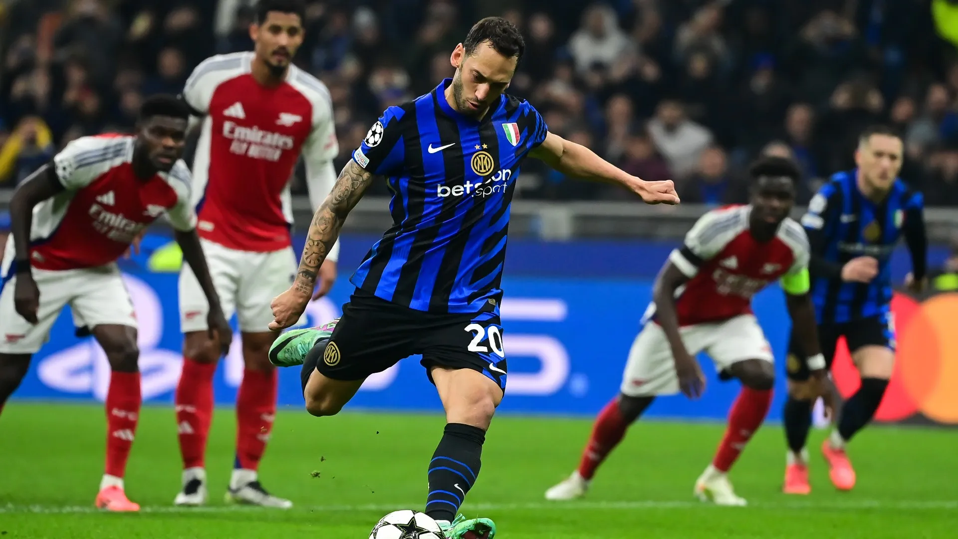 hakan-calhanoglu_2.jpg