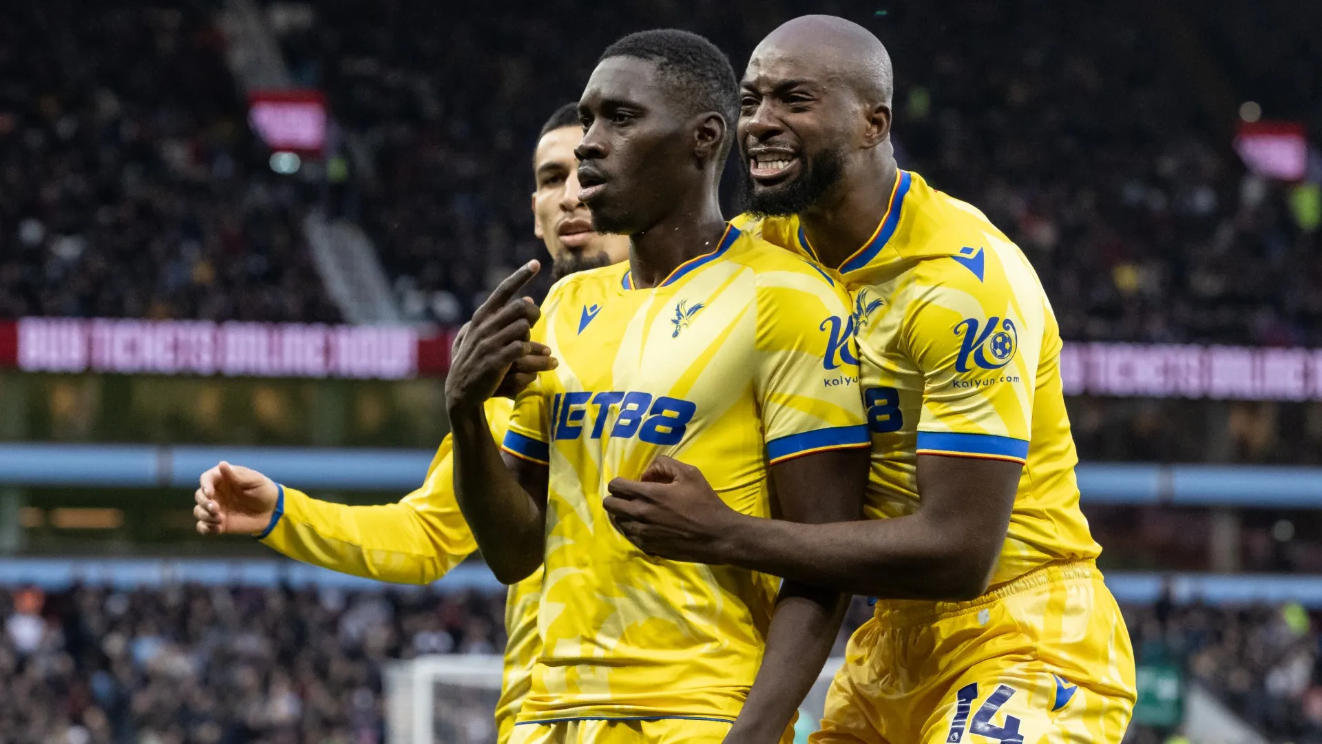 ismaila-sarr-celebrates-scoring-for-crystal-palace_2yxbbbbdlyp11aedd0zwyqirb.jpg