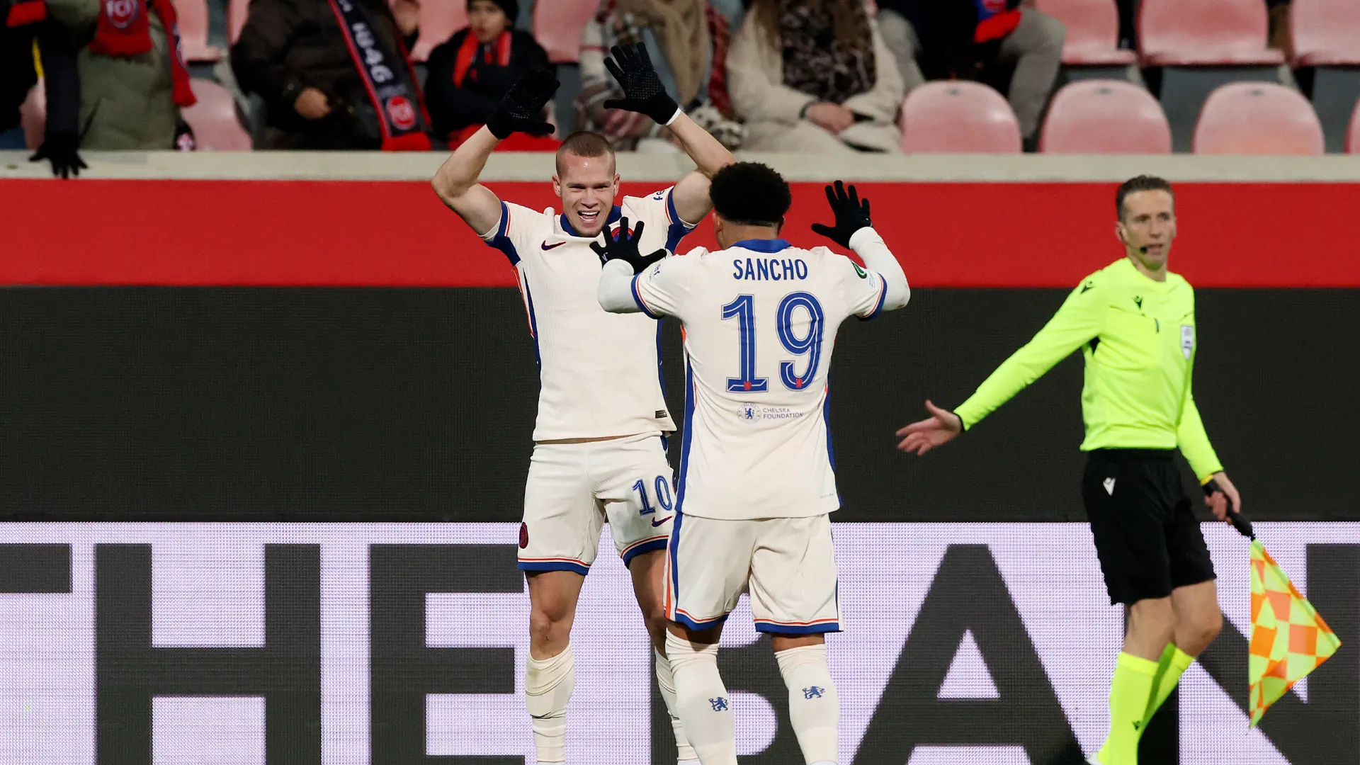 jadon-sancho-mikhailo-mudryk_1epfhiew0end11b0mqi6agtz2w.png