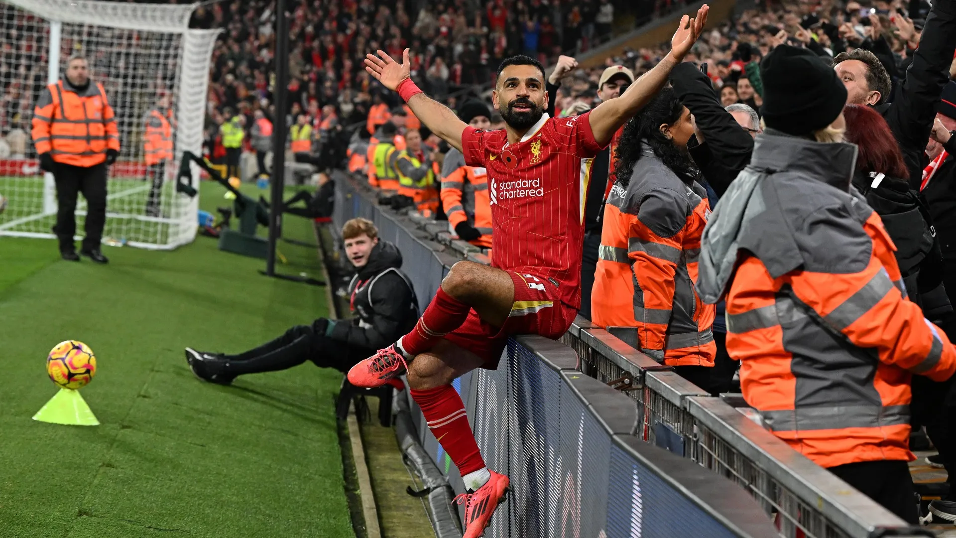 mohamed-salah-celebrates-his-goal-for-liverpool-against-aston-villa_1nt5dr8cnzkod10aztzmbhigmd.jpg