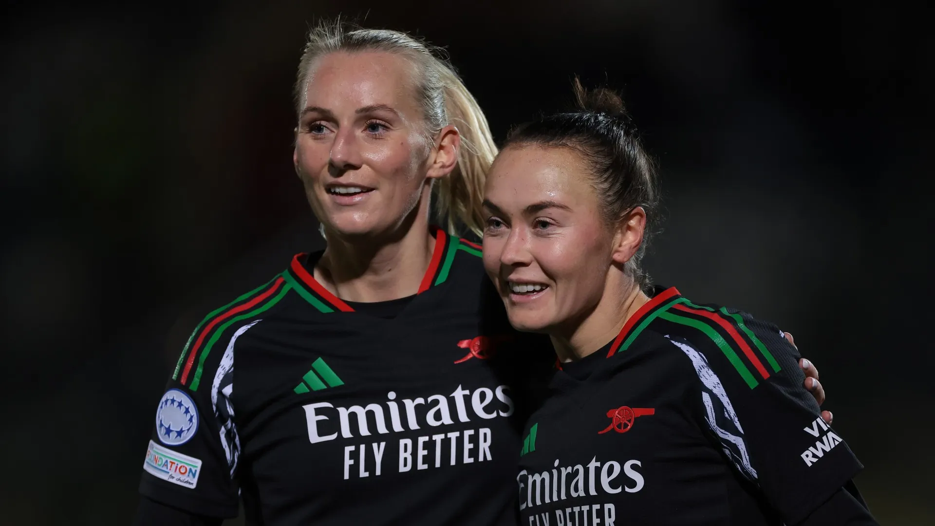 stina-blackstenius-and-caitlin-foord_12gslcna1r14i1pviui0f9yiho.jpg
