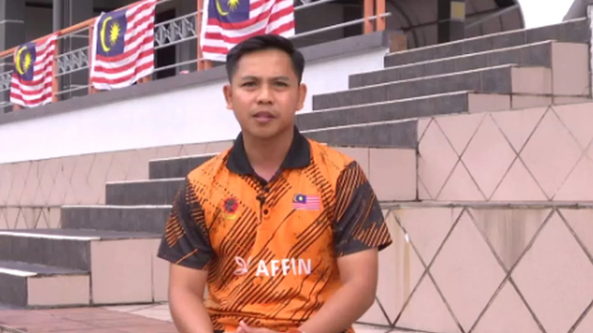 izzat-shameer-dzulkeple-boling-padang.jpg