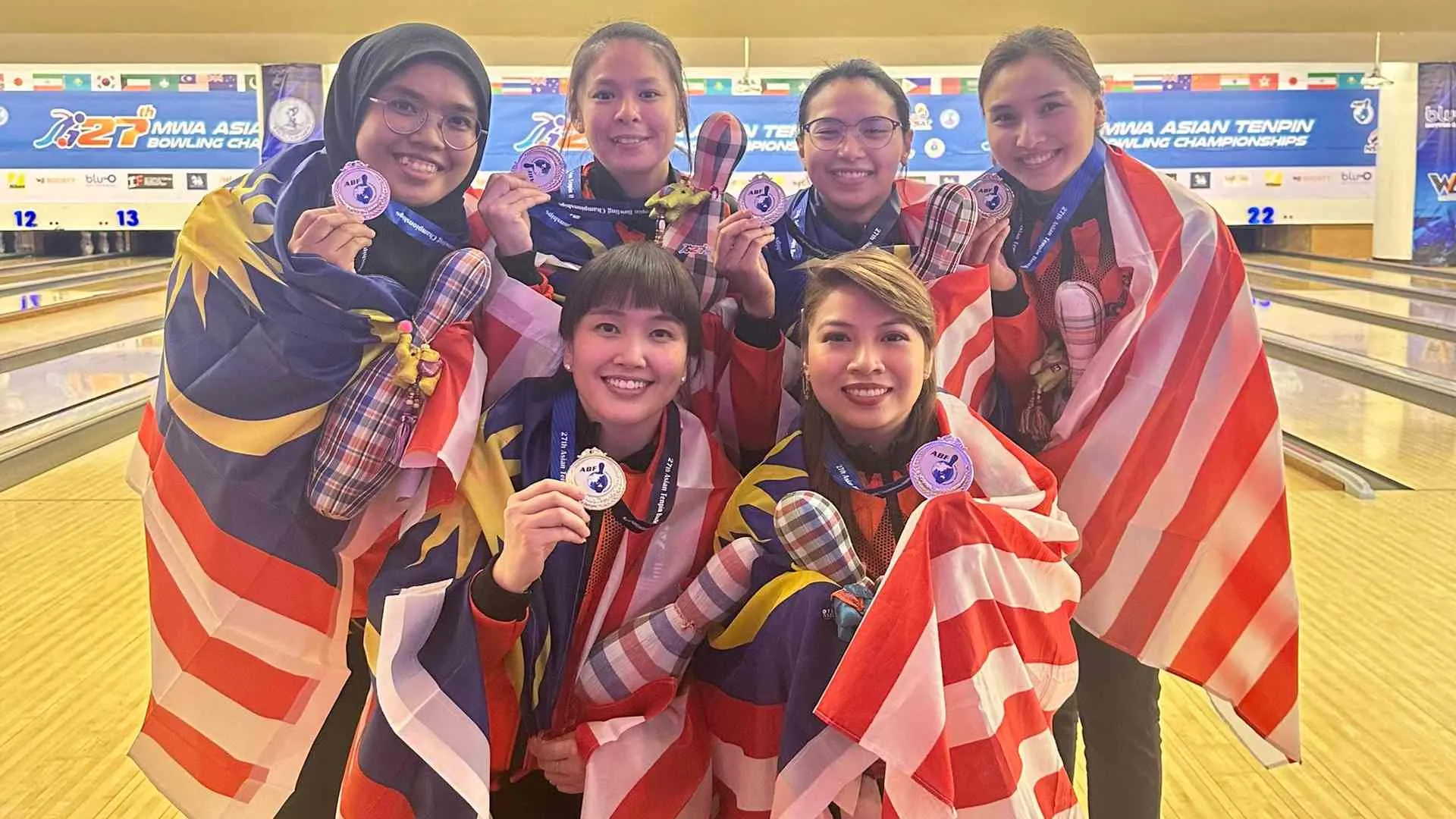 sin-li-jane-boling-tenpin-wanita.jpg