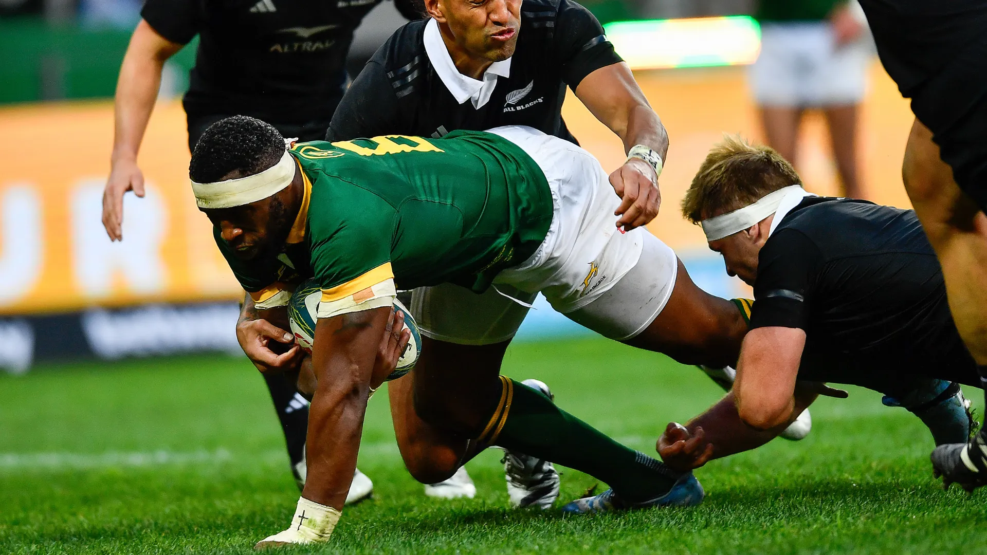siya-kolisi_tzc3f58q9ghw1qjm47yscozec.png