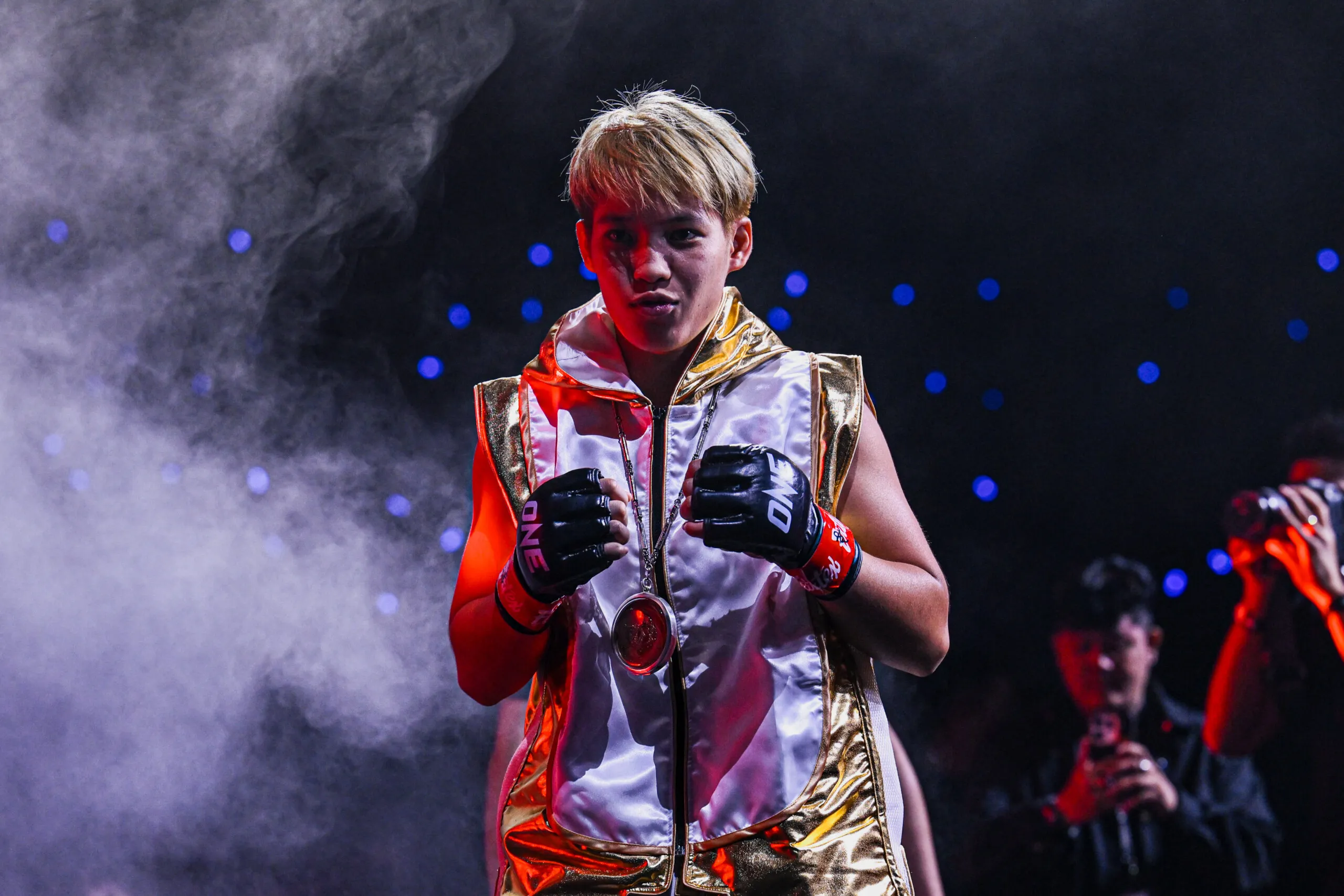 "The Queen" mempesonakan dalam kepulangan Muay Thai di ONE Fight Night 38, kelihatan seperti dia tidak pernah pergi. 