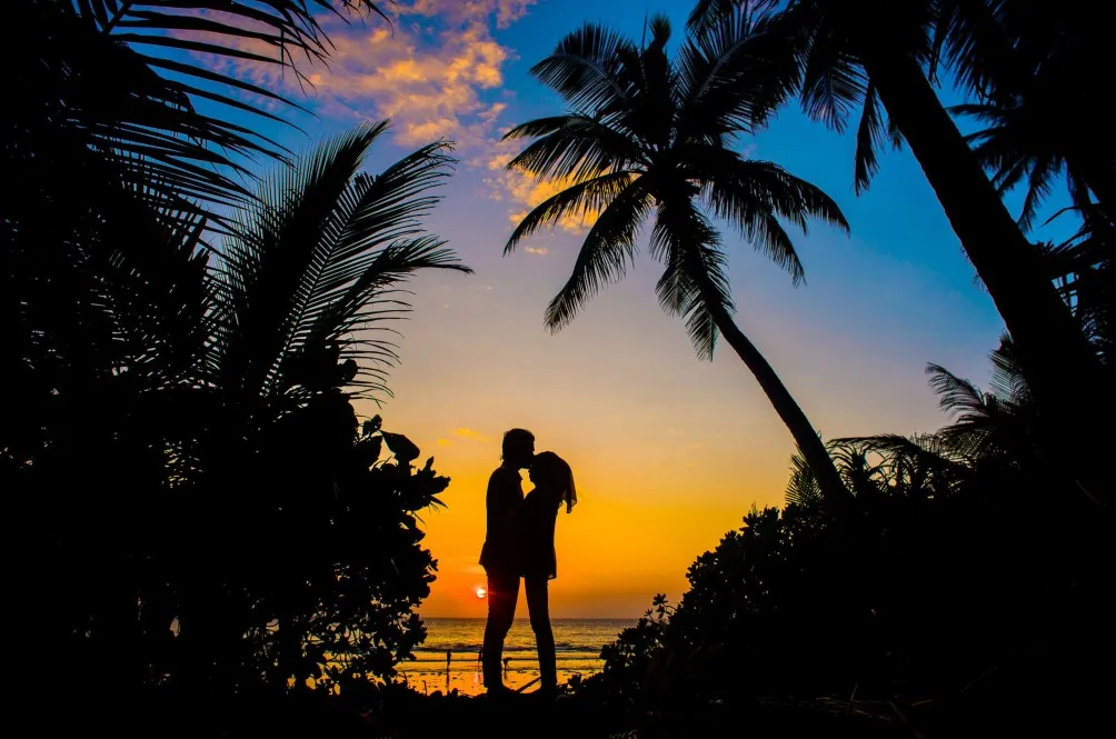 silhouette-of-man-and-woman-kissing-1024975-(1).jpg