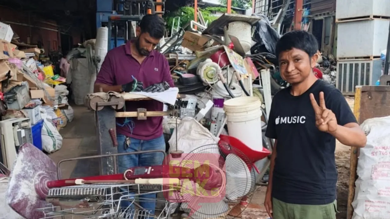 Amir Raja Lawak jual besi