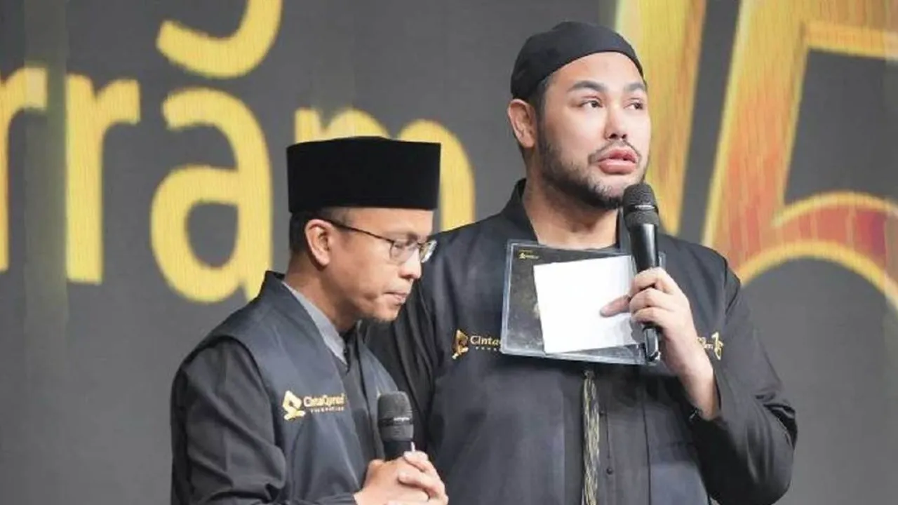 Pengacara dan pereka fesyen Indonesia, Ivan Gunawan meluahkan rasa syukur atas sambutan luar biasa masyarakat negara itu atas usahanya dan pasukan merealisasikan projek mengubahsuai 99 Masjid Asmaul Husna.