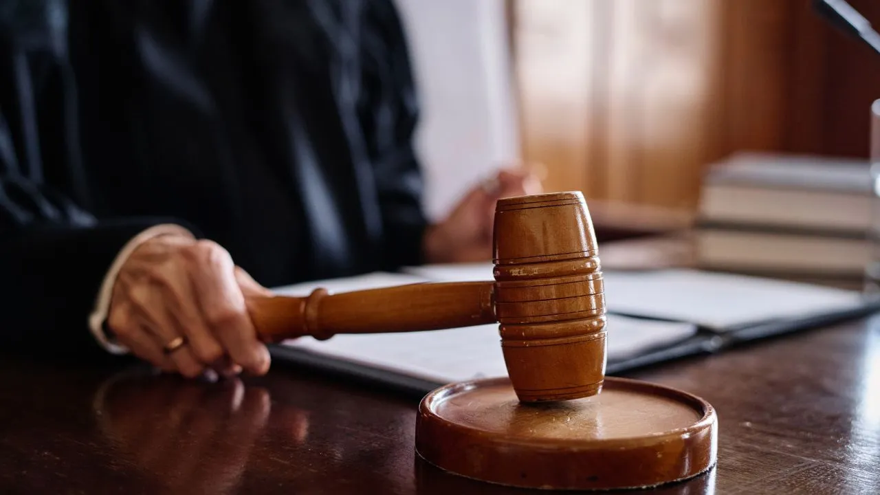 Cekik Rakan Sekerja Kerana Lambat Buat Kerja, Wanita Didenda RM500