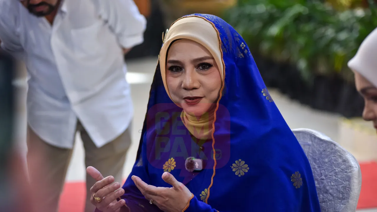 Penyanyi yang dikenali dengan genre irama tradisional itu berkata, sejak namanya diumumkan ramai individu tampil menyapanya, malah ada yang tidak dapat menahan sebak sehingga memeluknya sebagai tanda sokongan. 