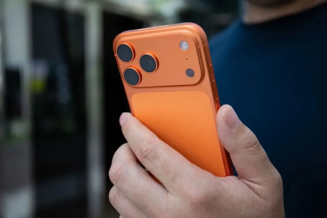 Beli iPhone 18 Pro Max Untuk Lebih 10 Staf, Pelakon Wanita Dipuji Pemurah - "Semua Orang Dapat"