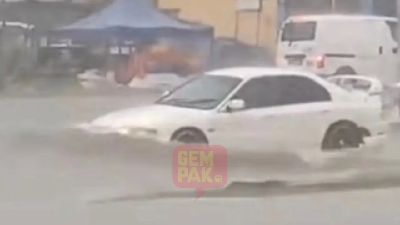 Hujan Lebat Akibatkan Banjir Di KL, Jalan Sesak Sepanjang 3KM