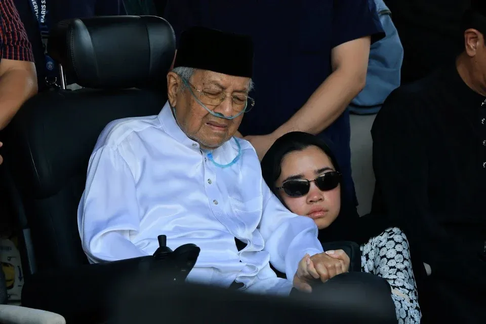 Tun Dr Mahathir Kini Dimasukkan Ke IJN