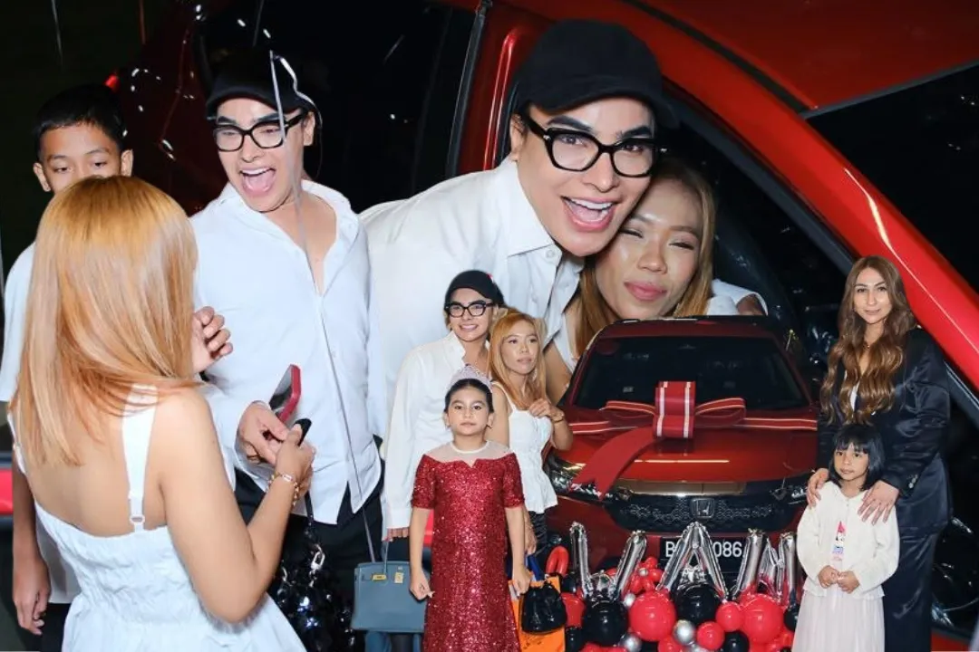 "Terus Menangis Bila Nampak ..." - Diva M Hadiahkan Kereta Harga RM100,000 Kepada Pekerja Setia!
