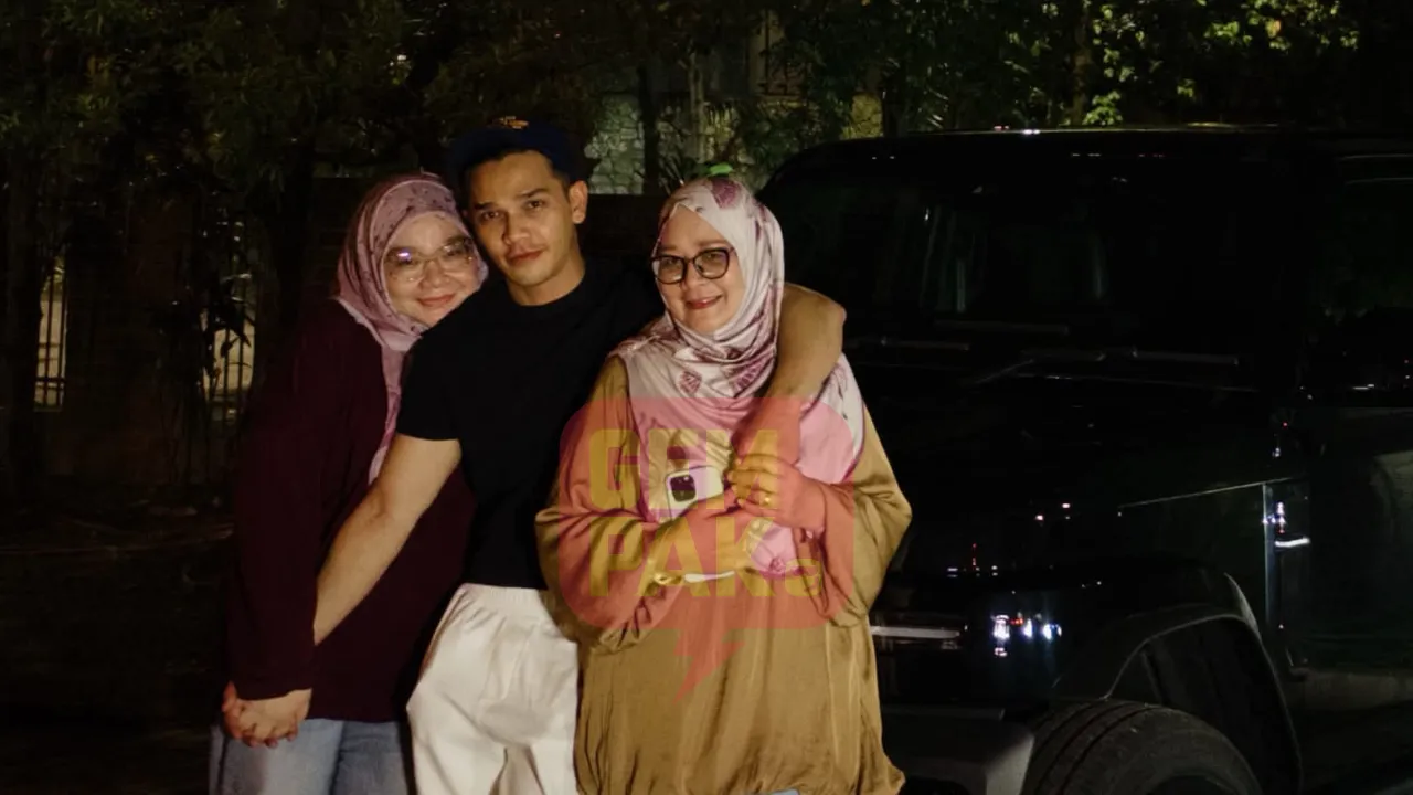 Sambut Ulang Tahun Ke-33, Aedy Ashraf Hadiahkan Kereta Mewah Buat Ibu & Kakak