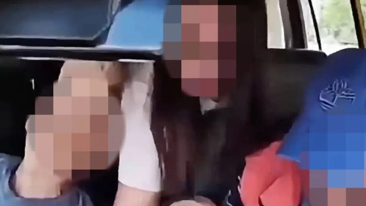 Pemandu Teksi Tiba-Tiba Pengsan Ketika Memandu, 4 Penumpang Cemas Cuba Kawal Stereng