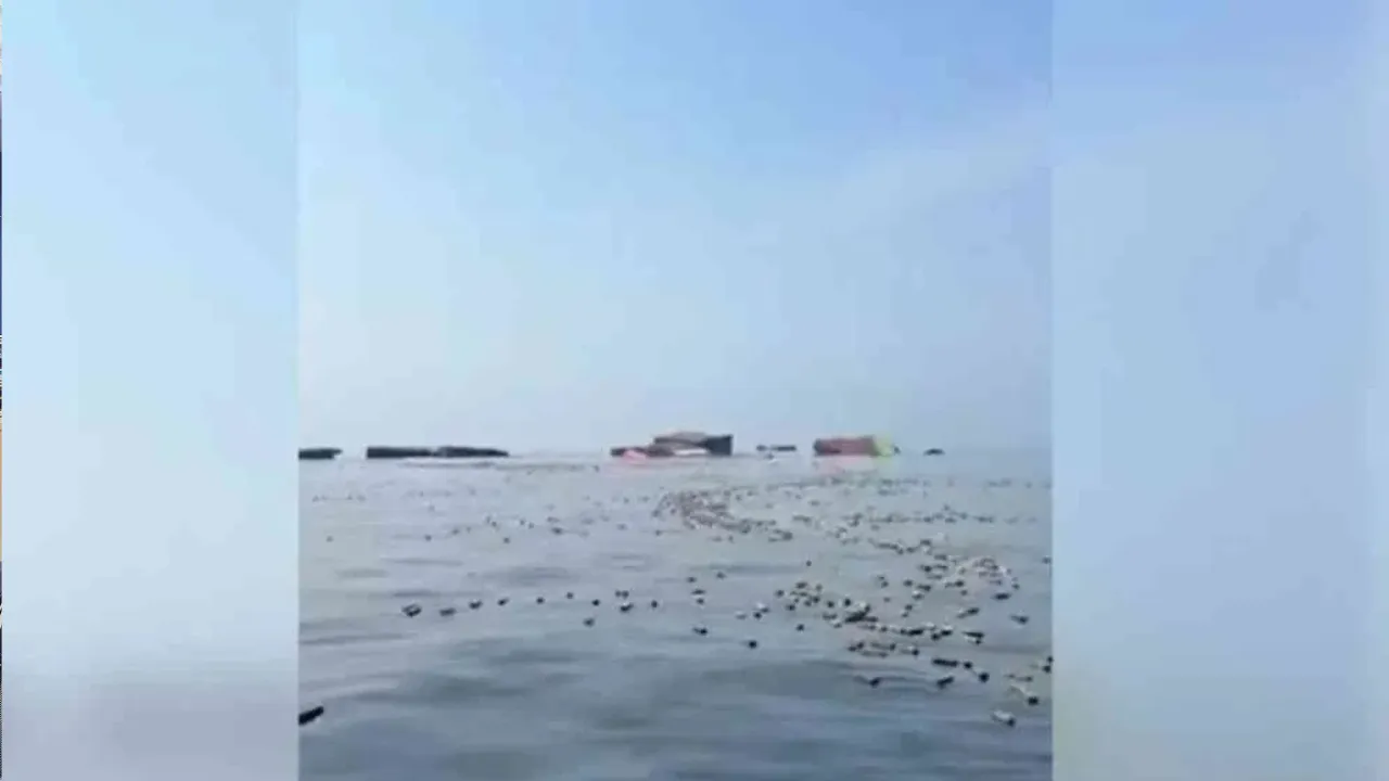 Kontena Hanyut Dipenuhi iPhone, Barangan Mewah Selepas Kapal Kargo Karam Di Selat Hormuz
