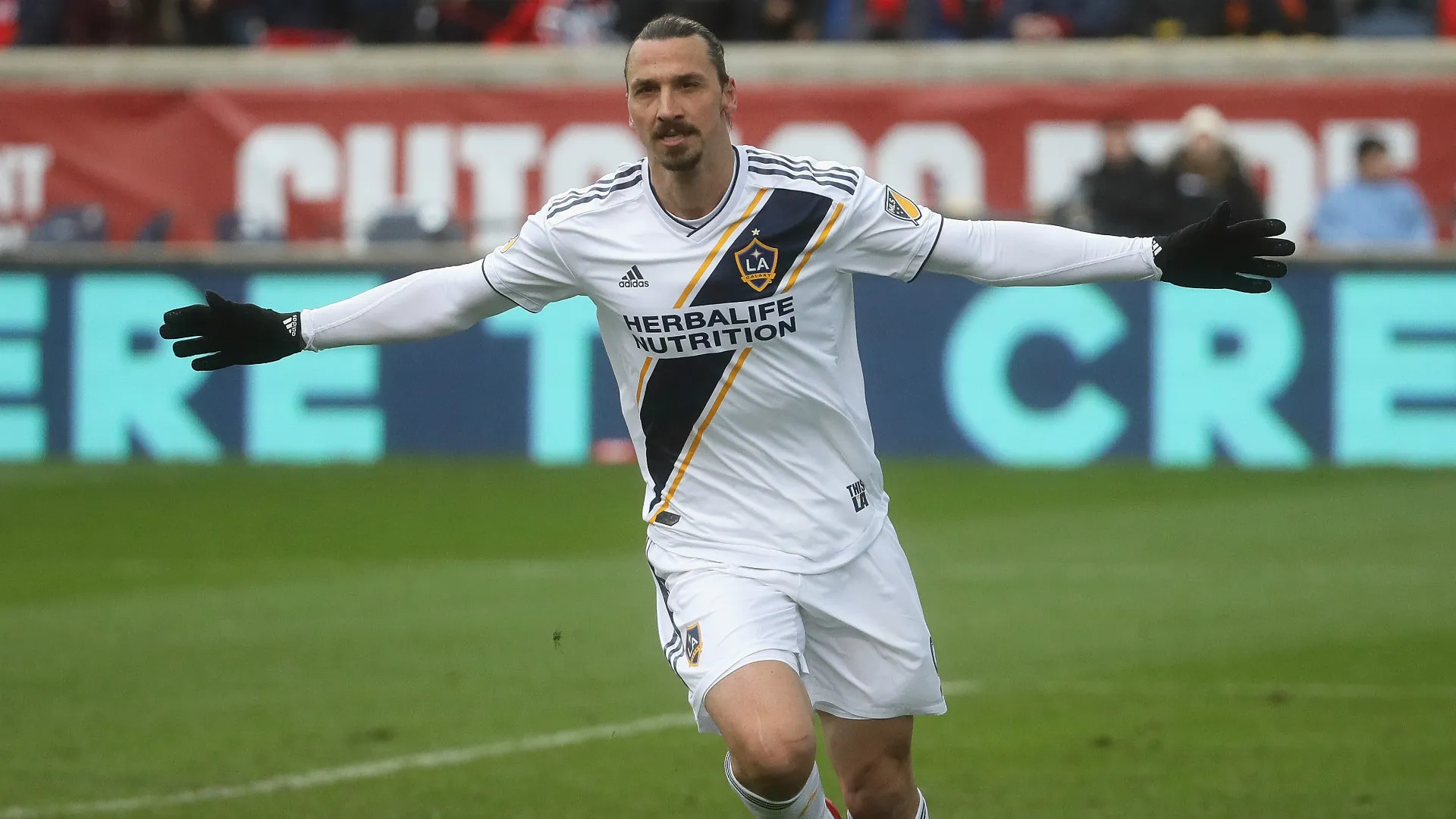 zlatan-ibrahimovic-cropped_1k4dcovllt1bk109yqo96dlhn1.jpg