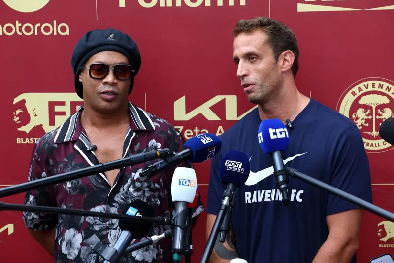 SOCCER-ITALY-RONALDINHO:Soccer-Ronaldinho unsure of playing role after Ravenna arrival