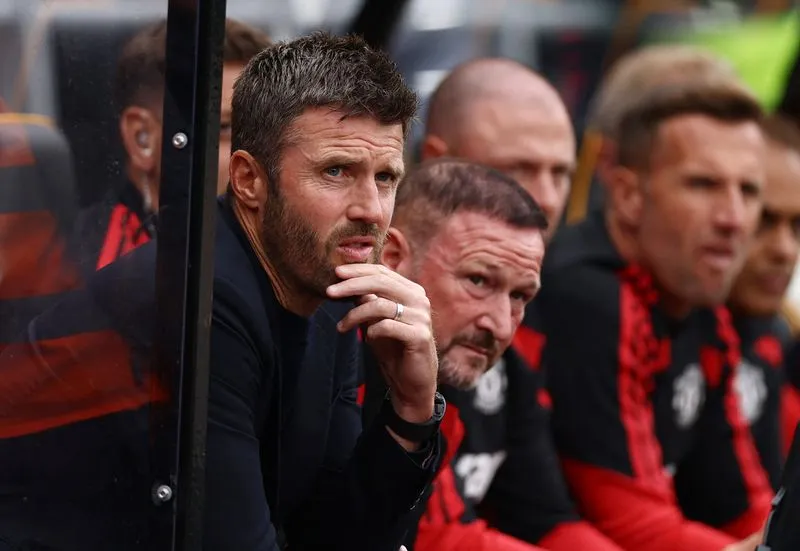 SOCCER-ENGLAND-HUL-MUN:Soccer-United's Carrick gets early reality check at Hull
