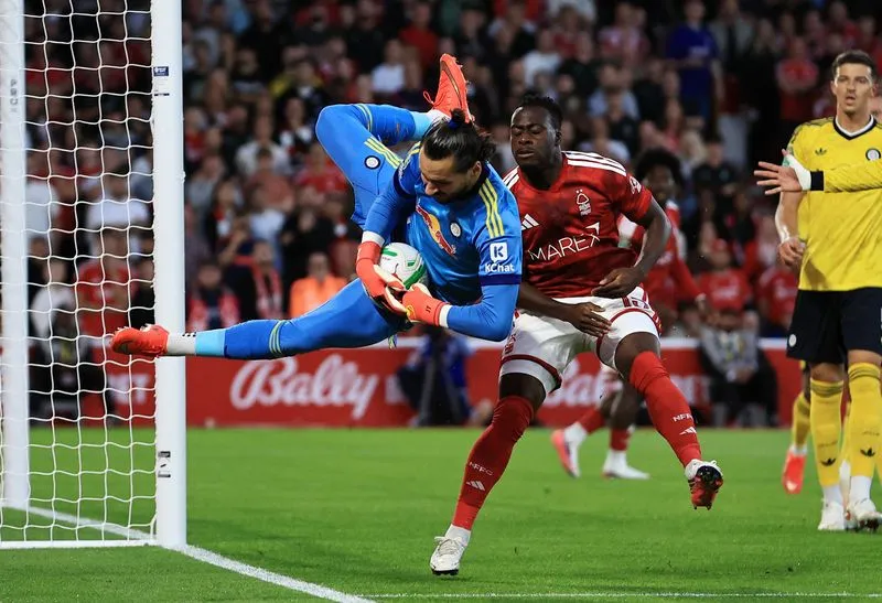 SOCCER-ENGLAND-NFO-LEE:Soccer-Leeds beat Forest again to reach League Cup third round