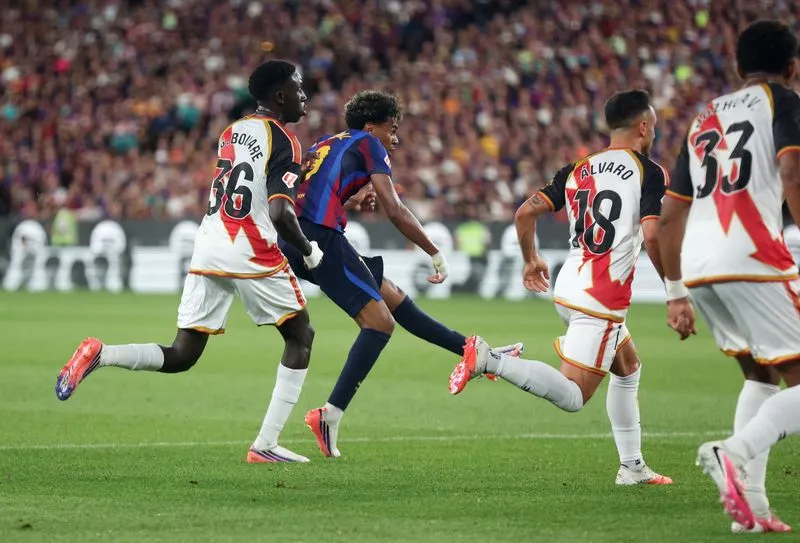 SOCCER-SPAIN-BAR-RAY:Soccer-Raphinha and Lamine doubles lift Barcelona past Rayo Vallecano
